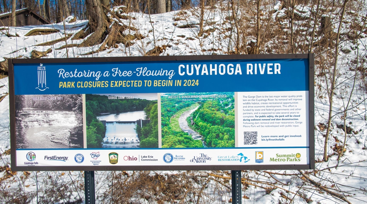 A banner at Gorge Metro Park displays project information